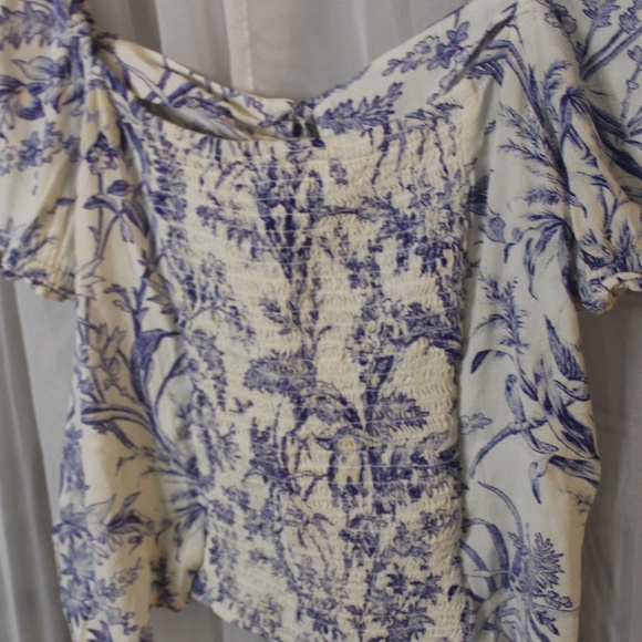Women's H&M white/blue Floral cropped top with Fluffy sleeves in Sz (L) - Picture 6 of 9